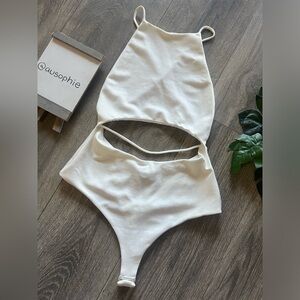 H:ours cutout high neck Racerback bodysuit in a creamy white. Size XS